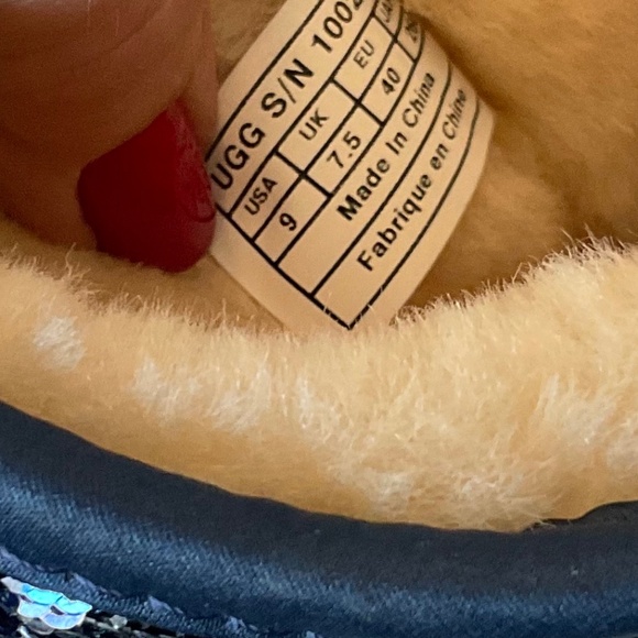 UGG Sequin Short Sheepskin Boot Blue Silver Size 9 LIKE NEW - Picture 9 of 11